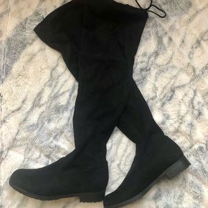 Black knee high “suede” boots🖤 like new!